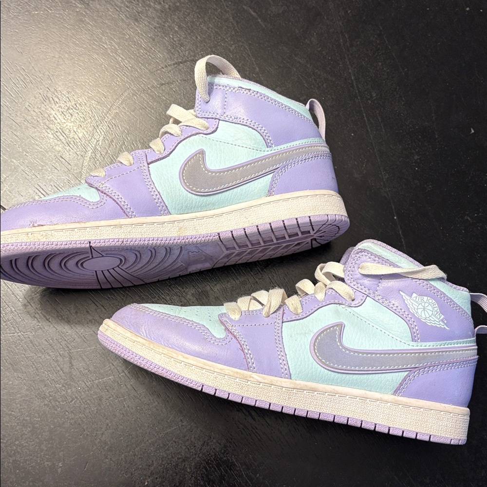 Nike Light Blue and Lavender Sneakers high tops girls size 2.5